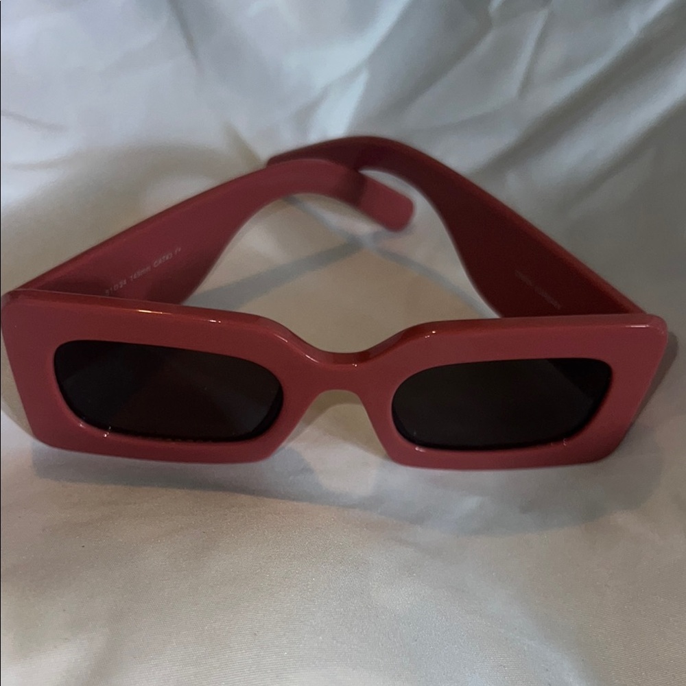 Red Rectangular Sunglasses - Picture 4 of 4